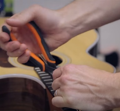 acoustic guitar cut strings