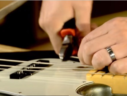 cut the electric guitar strings