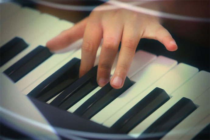 close-up-shot-of-piano-lessons